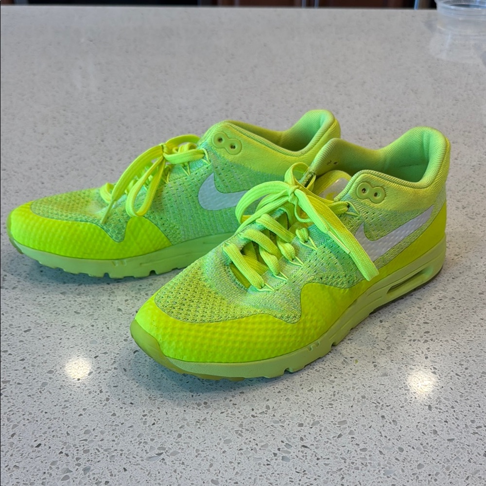 Nike | women’s size 9 Neon Green Sneakers